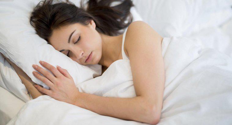 Quelles sont les causes d'engourdissement des mains pendant le sommeil ?