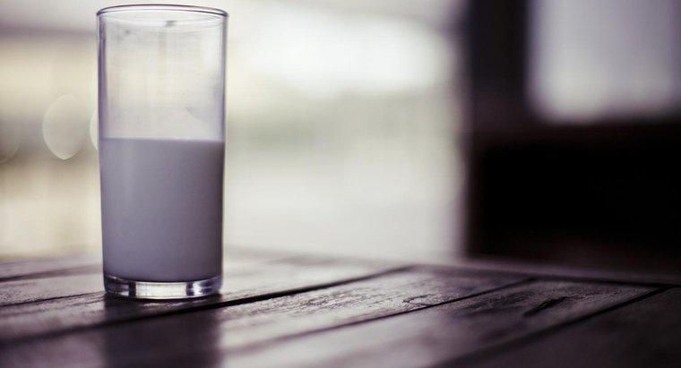 Combien de temps le lait peut-il s'asseoir avant de se gâter?