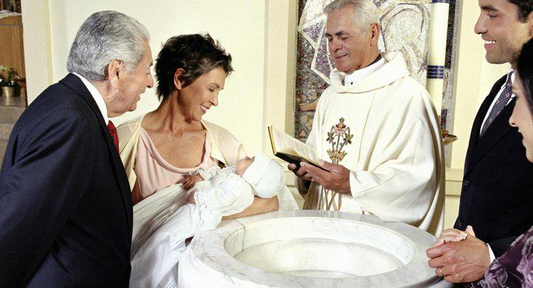 Que se passe-t-il lors d'une cérémonie de baptême ?