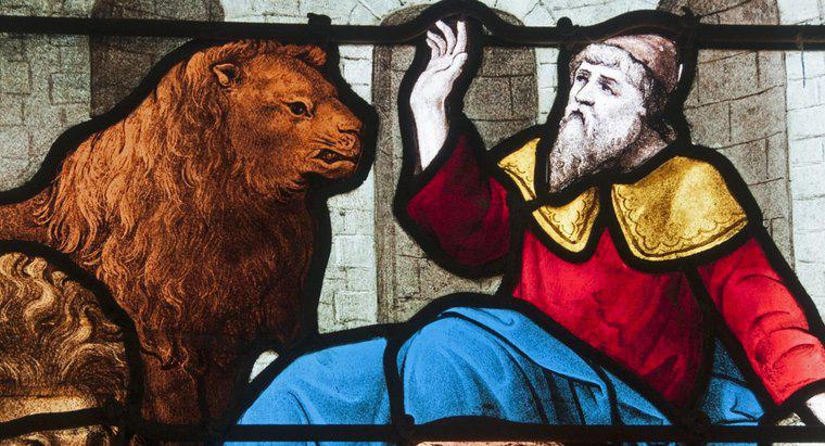 Quelles sont certaines des utilisations symboliques des lions dans la Bible ?