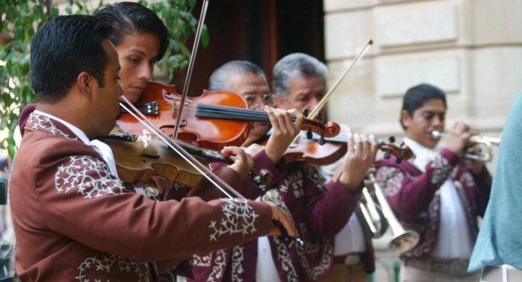 Quels instruments sont traditionnels pour un groupe de Mariachi ?