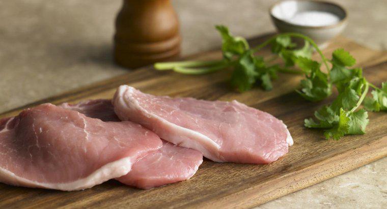 Combien de temps faites-vous cuire des côtelettes de porc désossées au four ?