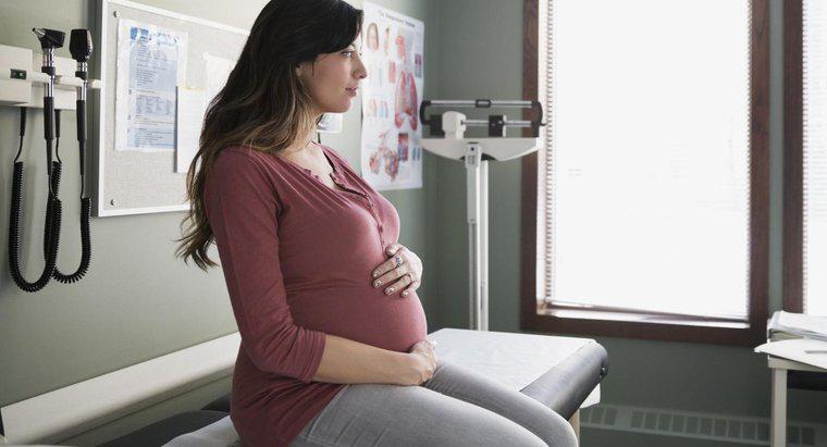 Quels sont les premiers signes courants de la grossesse ?