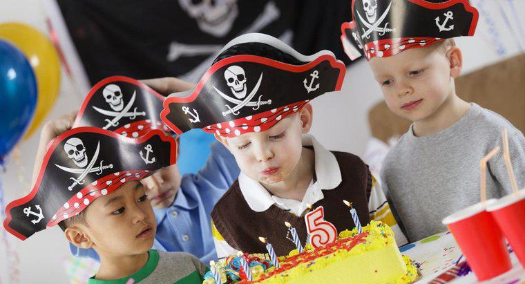 Quelles sont les idées de fêtes d'anniversaire sur le thème des pirates ?
