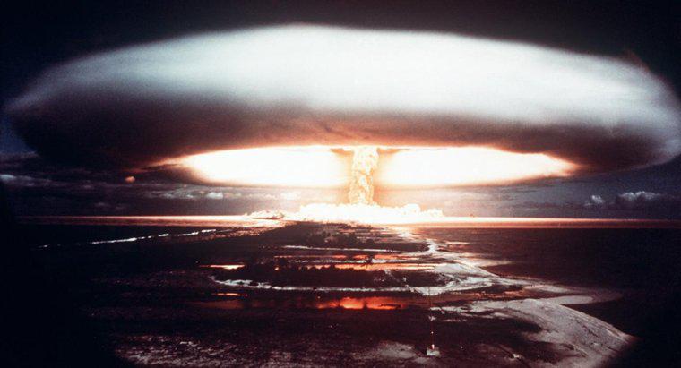 Quels sont les avantages et les inconvénients des armes nucléaires ?