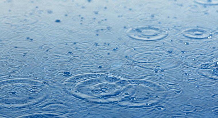 Pourquoi l'eau de pluie est-elle naturellement acide ?