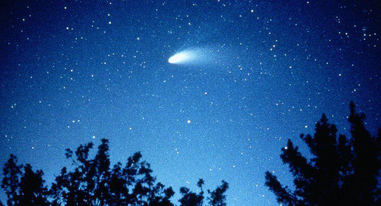 Comment commence et se termine une comète ?