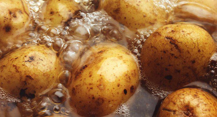 Pourquoi les pommes de terre bouillies noircissent-elles ?