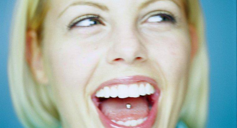 Combien de temps une personne zozote-t-elle après avoir subi un piercing à la langue ?