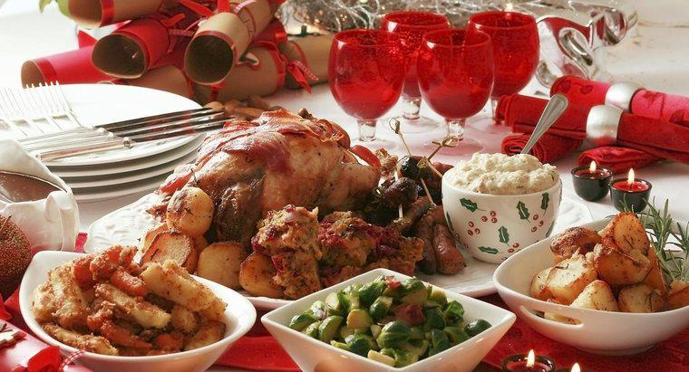 Quels sont les éléments de menu populaires à servir pour le dîner de Noël ?