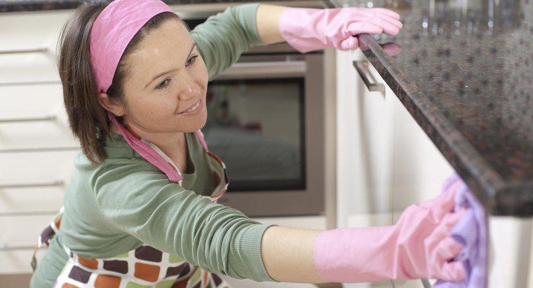 Comment nettoyer les armoires de cuisine graisseuses ?