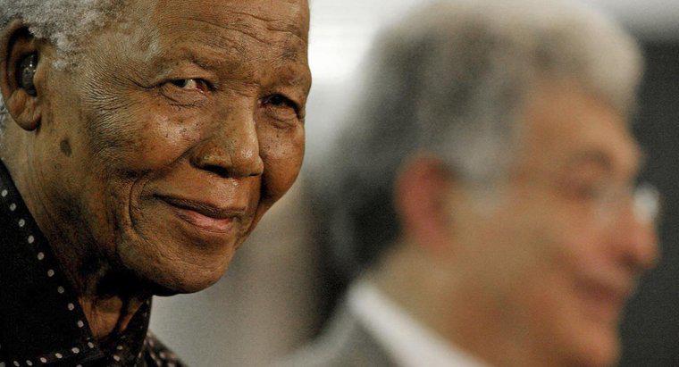 Pourquoi Nelson Mandela a-t-il été arrêté ?