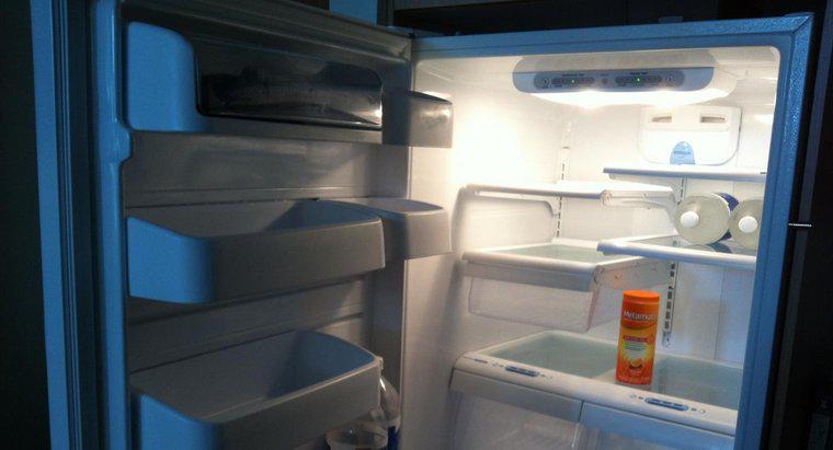Qu'est-ce qui pourrait causer l'affaissement d'une porte de réfrigérateur GE ?