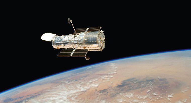 Combien a coûté la construction du télescope Hubble ?