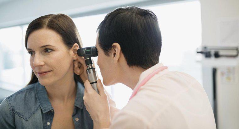 Quel est le traitement des lésions des nerfs de l'oreille ?