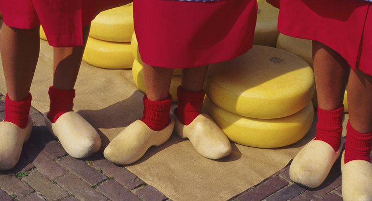 Pourquoi les Hollandais ont-ils commencé à porter des chaussures en bois ?