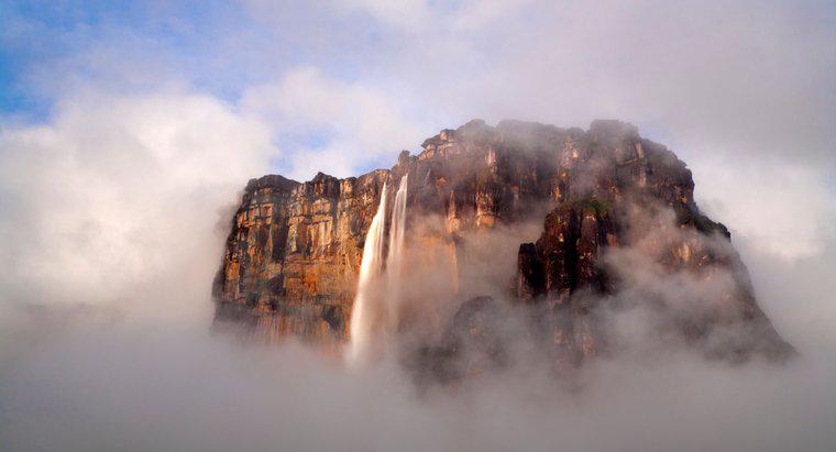 Où se trouve la plus haute cascade du monde ?