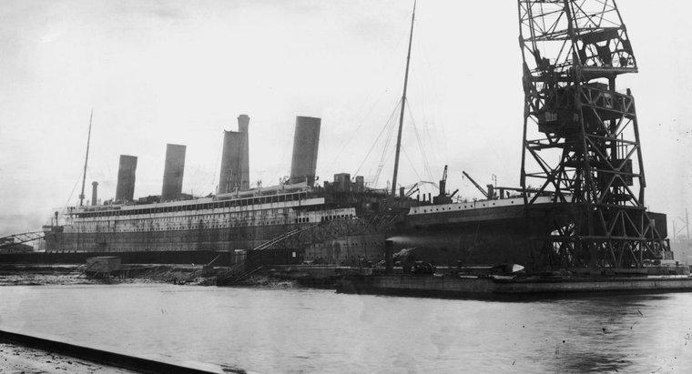 Combien de ponts possédait le Titanic ?