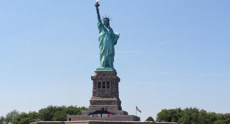 Que symbolise la Statue de la Liberté ?
