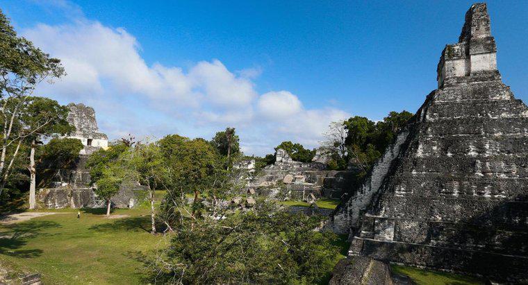 Quels sont les faits intéressants sur les temples mayas ?