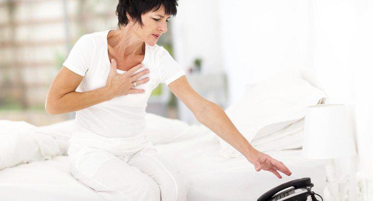 Quels sont les signes d'une crise cardiaque chez les femmes de plus de 50 ans ?