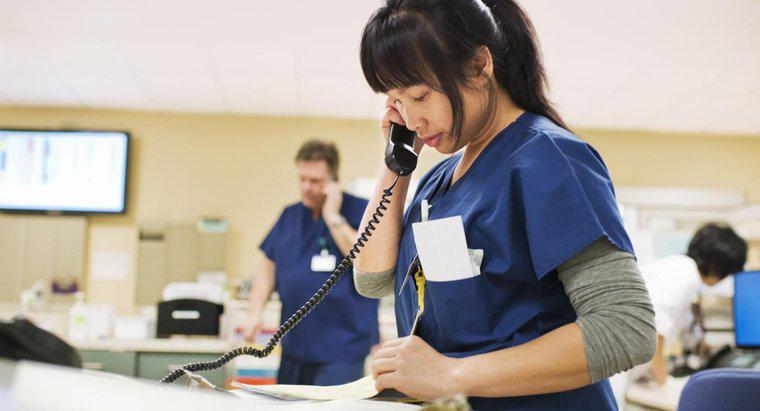 Quel est le numéro de téléphone d'une hotline gratuite pour les infirmières ?