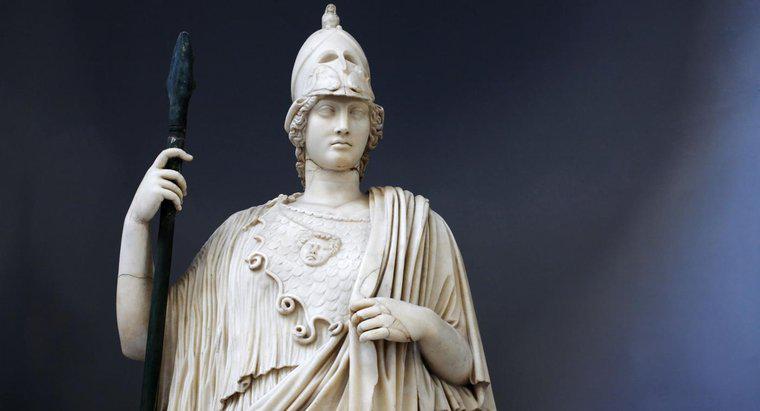Que portait la déesse grecque Athéna ?