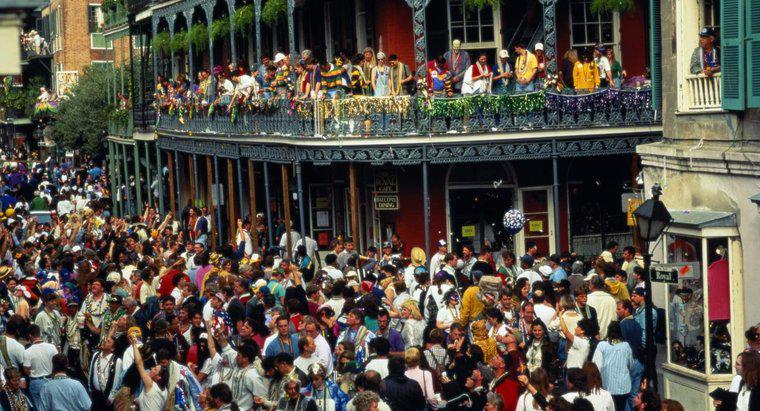 Combien de personnes assistent au Mardi Gras à la Nouvelle-Orléans ?