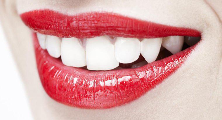 Quels sont les bons remèdes maison pour le blanchiment des dents ?