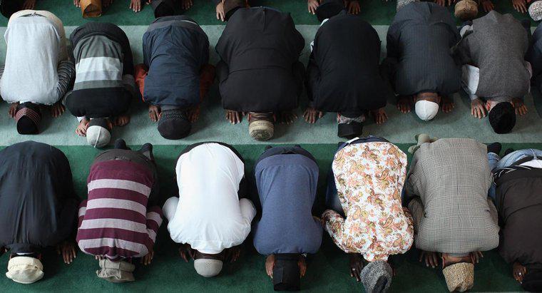 Pourquoi les musulmans prient-ils cinq fois par jour ?