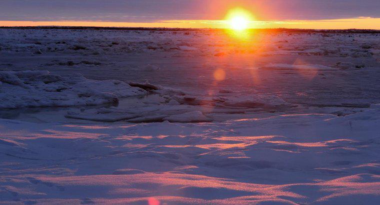 Quelles sont les caractéristiques physiques des basses terres de l'Arctique?