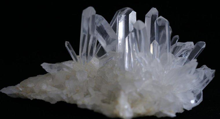 Comment les cristaux de quartz sont-ils cultivés ?