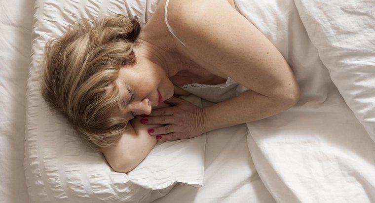 Comment réduire la douleur à l'épaule due au fait de dormir sur le côté ?