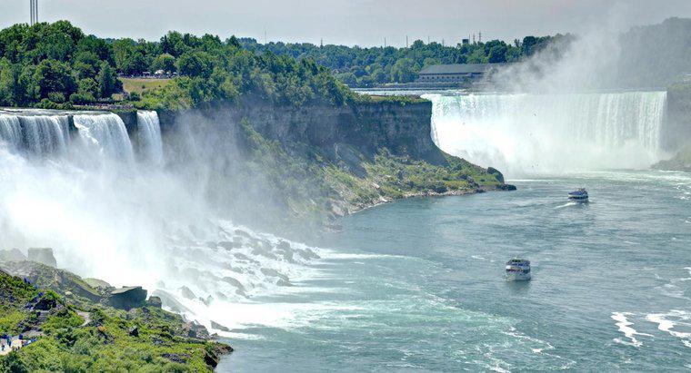 Combien d'eau se déverse sur les chutes du Niagara chaque seconde ?