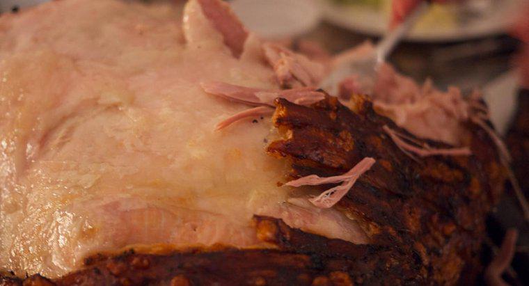 Une épaule de porc doit-elle être recouverte de papier d'aluminium pendant la cuisson ?