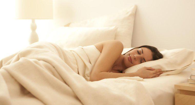 Quelles sont les causes de la transpiration de la tête pendant votre sommeil ?