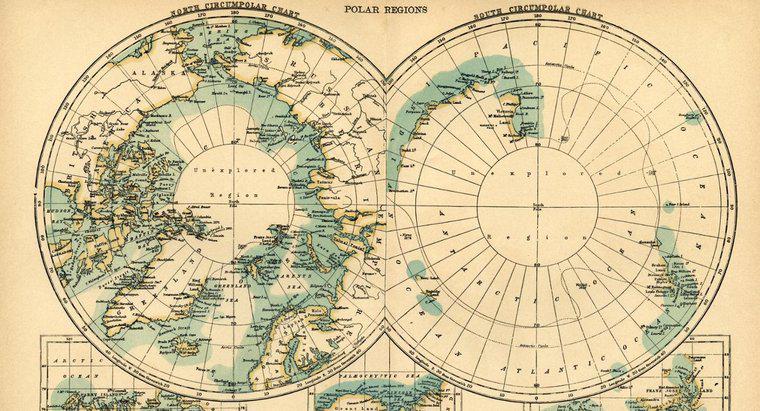 À quelles latitudes se trouvent les cercles arctique et antarctique ?