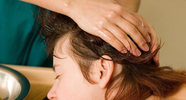 L'utilisation d'huile de noix sur les cheveux a-t-elle des avantages?