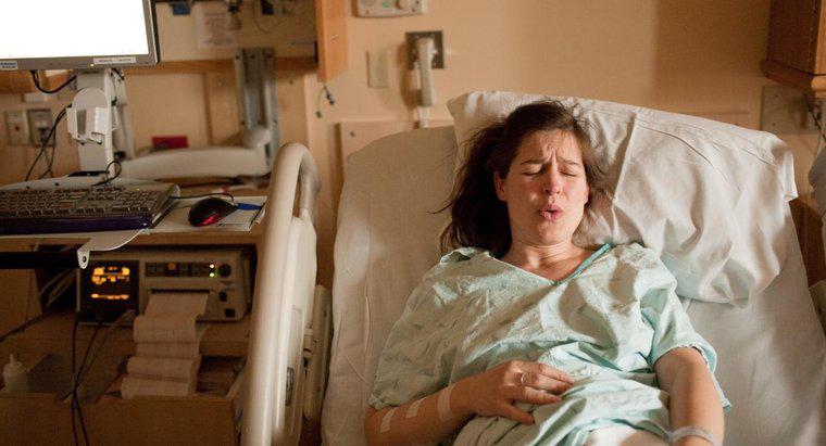 Que se passe-t-il si un fœtus mort est laissé dans le ventre de la mère ?