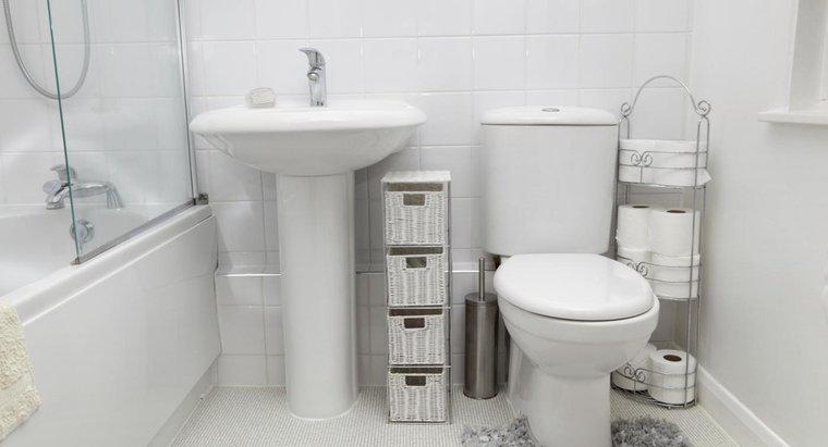 Quels sont quelques exemples de conceptions de salle de bain compactes ?