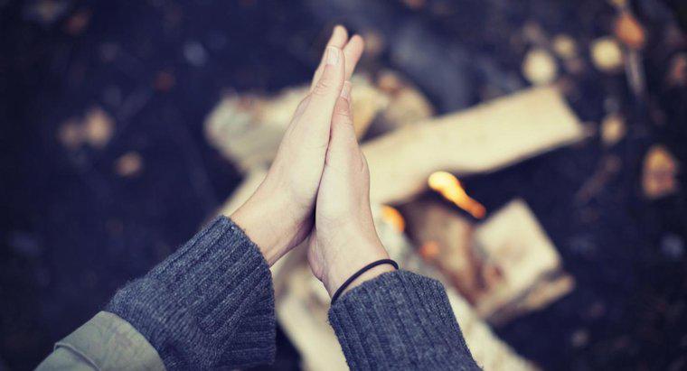 Pourquoi se frotter les mains ensemble les rend plus chaudes ?