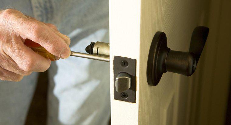Où trouver un professionnel pour réparer une serrure de porte ?