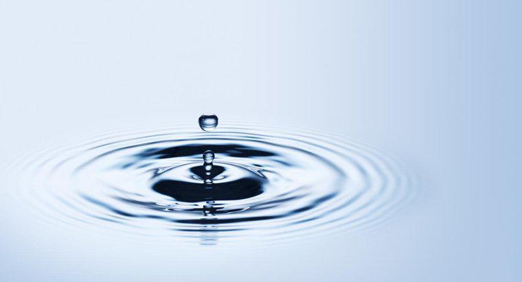 Combien de molécules H2O y a-t-il dans une goutte d'eau ?