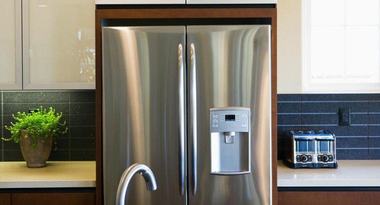 Combien de temps après le déplacement d'un réfrigérateur peut-il être branché ?