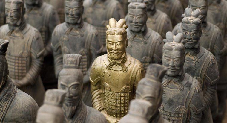 Comment la dynastie Qin est-elle arrivée au pouvoir ?