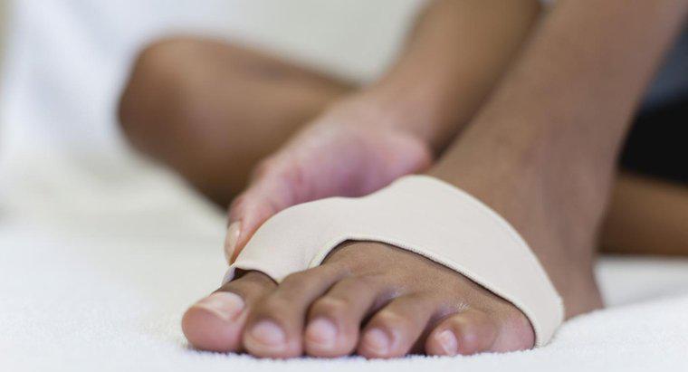 Qu'est-ce qui cause la douleur aux orteils pointus ?