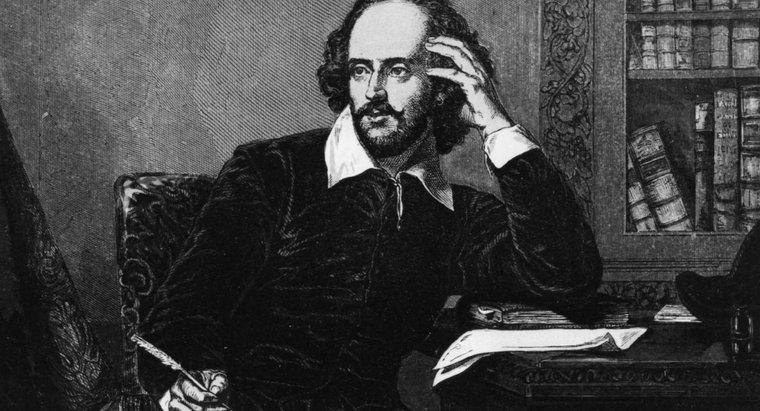 Qu'a écrit Shakespeare en plus des pièces de théâtre ?