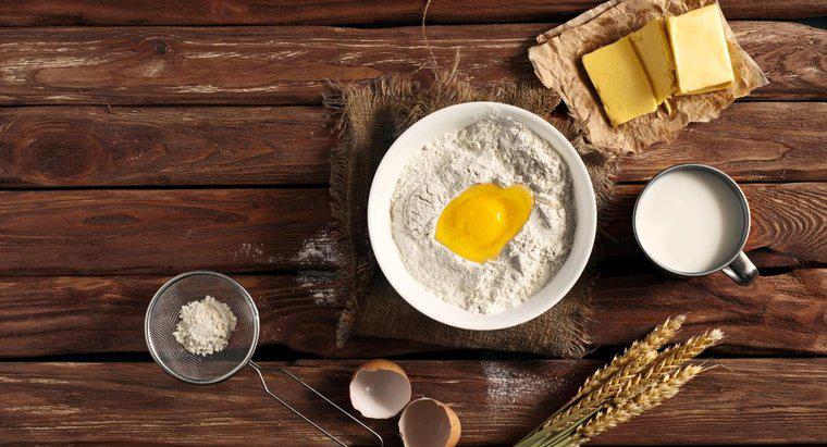 Quel ingrédient pouvez-vous ajouter pour rendre votre gâteau au beurre plus moelleux ?