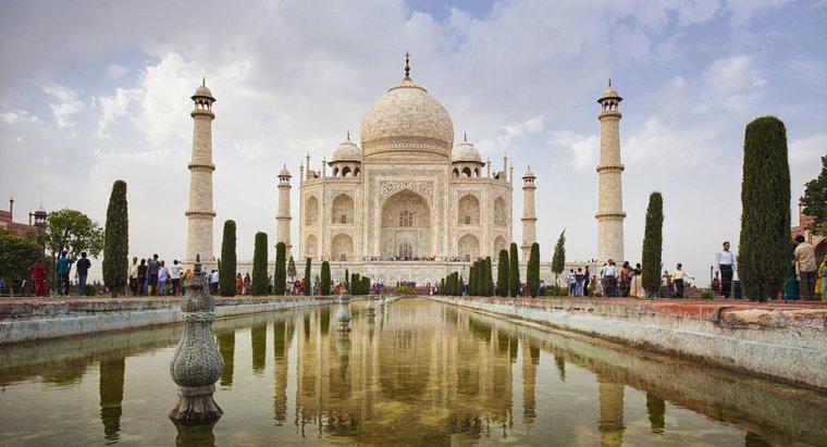 Dans quel pays se trouve le Taj Mahal ?