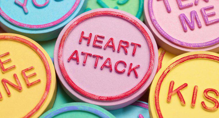 Quels sont les quatre principaux symptômes d'une crise cardiaque ?